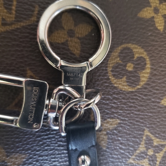 Louis Vuitton Metal Luggage Tag Key Chain - Picture 7 of 12